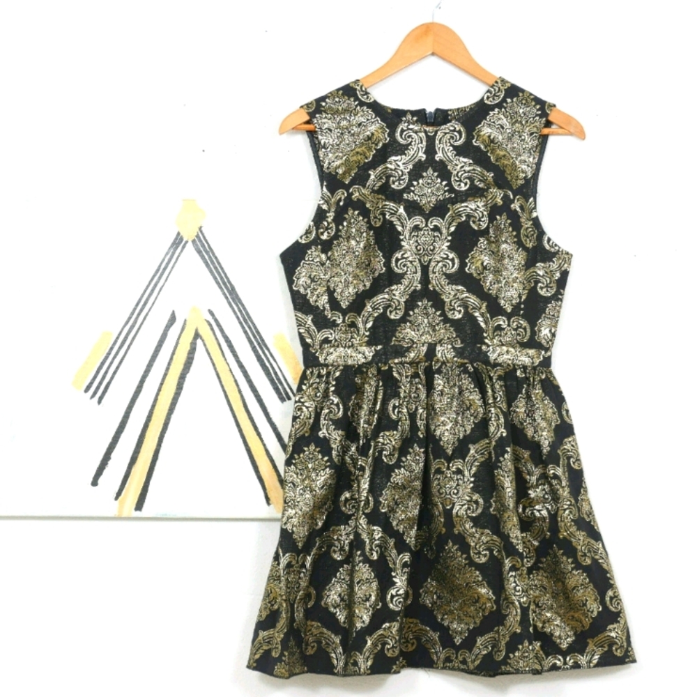 Oasis Sleeveless Baroque Design Dress